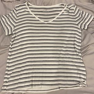 black and white stripped easy tee